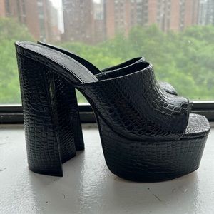 BRAND NEW SCHUTZ Darah Crocodile-Embossed Leather Sandal